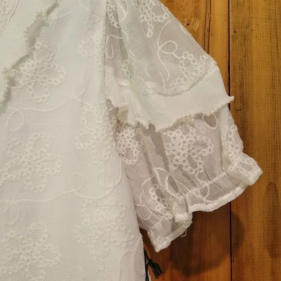 Women's White Lace Top - Picture 3 of 16